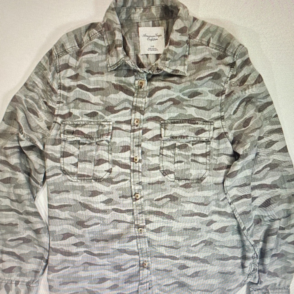 American Eagle Outfitters Gray Camouflage Shirt Jacket